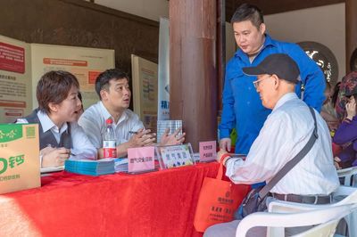 一站式社區(qū)服務(wù) 健康義診、養(yǎng)老咨詢、生活服務(wù)與產(chǎn)品特賣全面啟動(dòng)